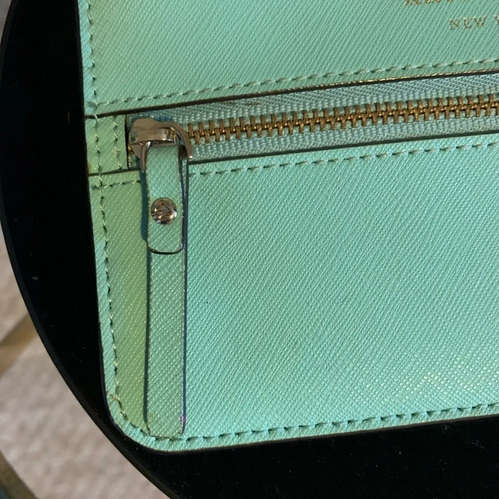 Kate Spade Mikas Pond Bee Wristlet Mint Mojito Green.